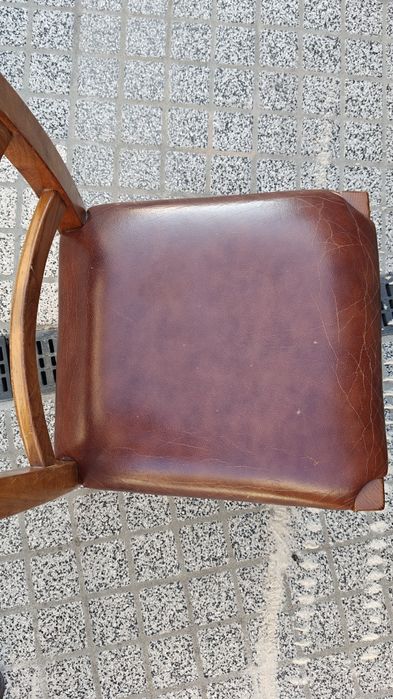 Cadeiras de madeira maciça