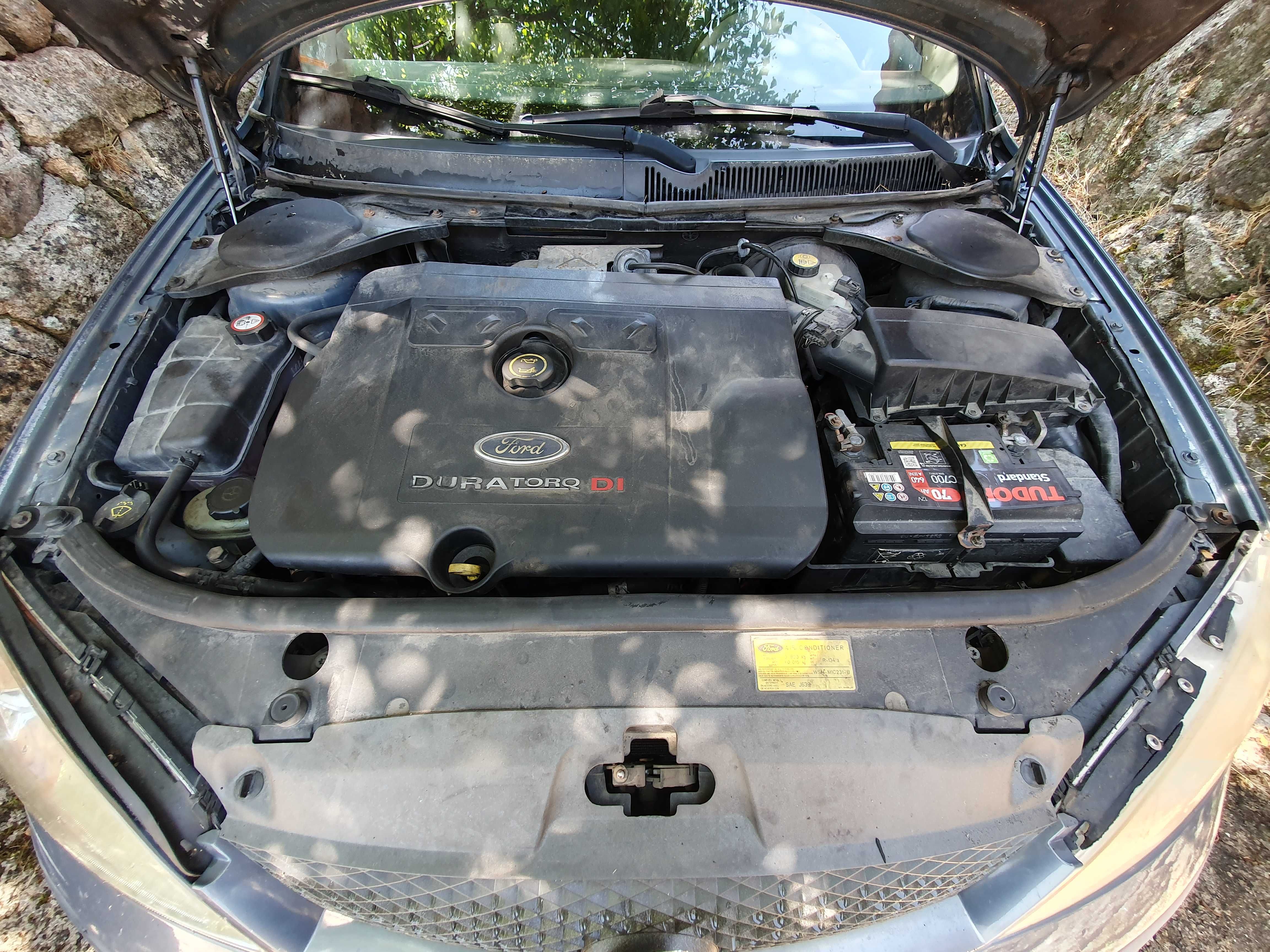 Ford Mondeo Carrinha 2001 – Funciona mas Precisa de Reparações