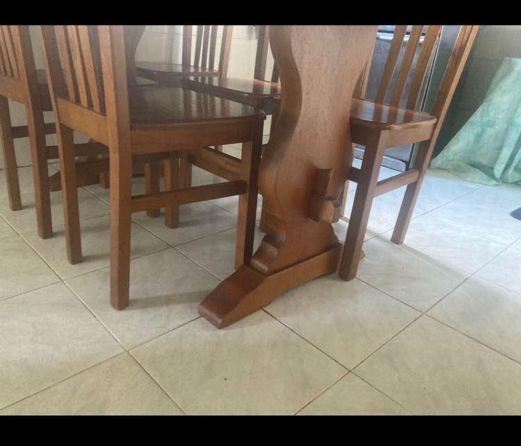 Mesa mármore e cadeiras