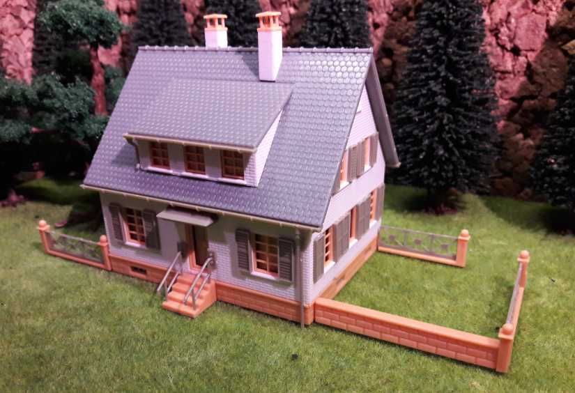 Domki Kościół Wieża Eaglemoss Lic; Faller H0 1:87 do sklejenia Nowe