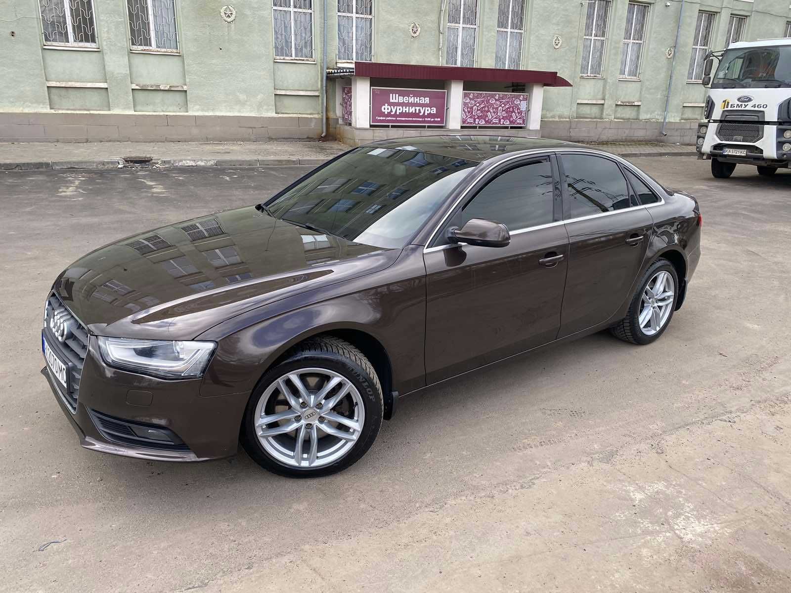 Продам AUDI А4 В8 2012 года