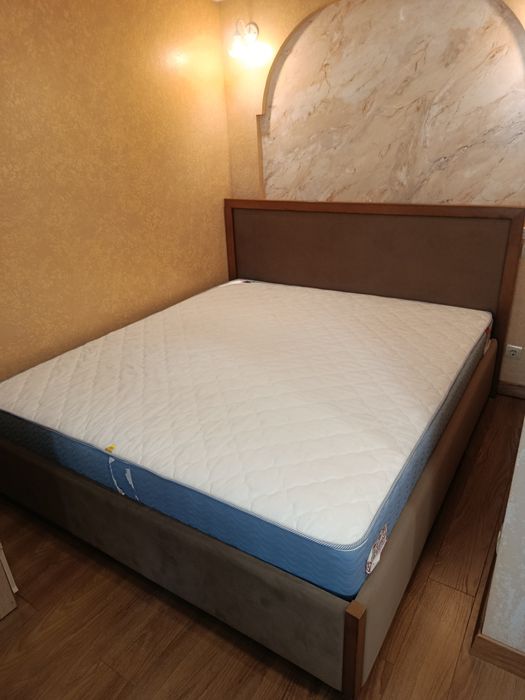 Ліжко з матрасом 180*200