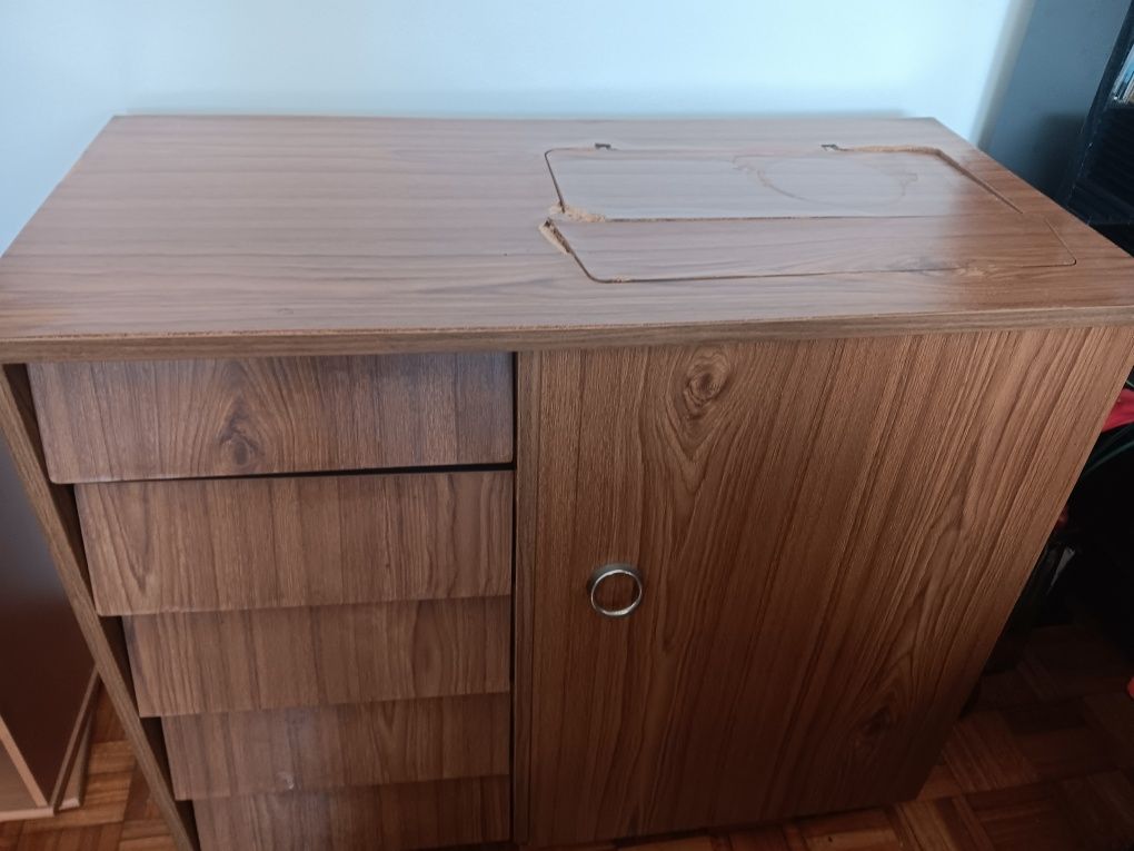 Maquina de costura e de bordar Gritzner (marca alemã)