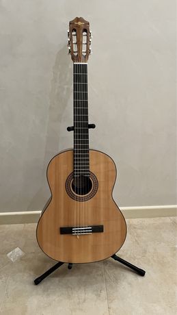 Gitara Deluxe Classical Guitar