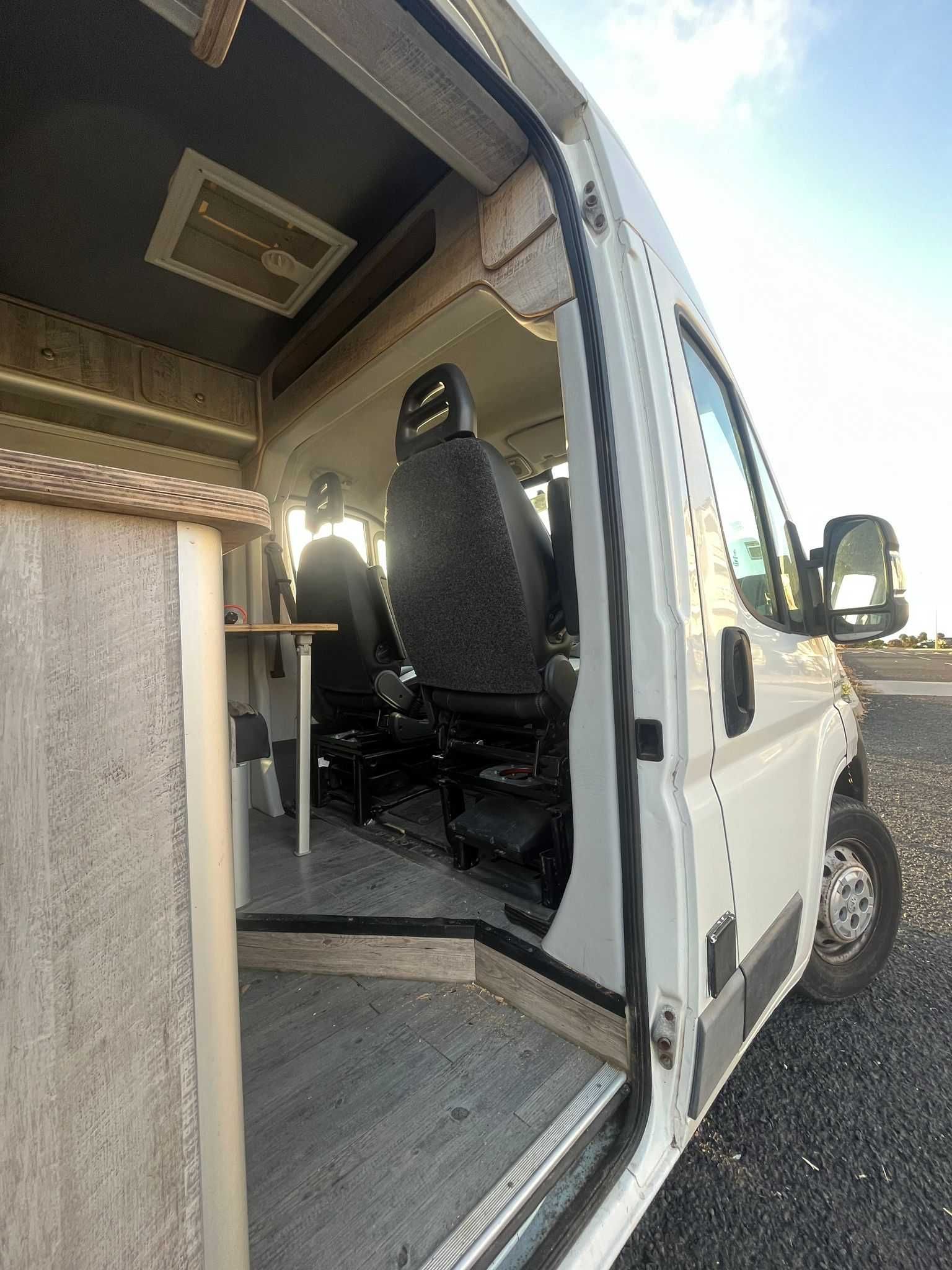 Peugeot Boxer AUTOCARAVANA Moderna. Totalmente Equipada