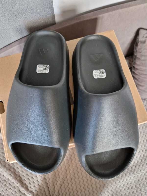 Adidas YeezySlide/Black Moday Klapki 42