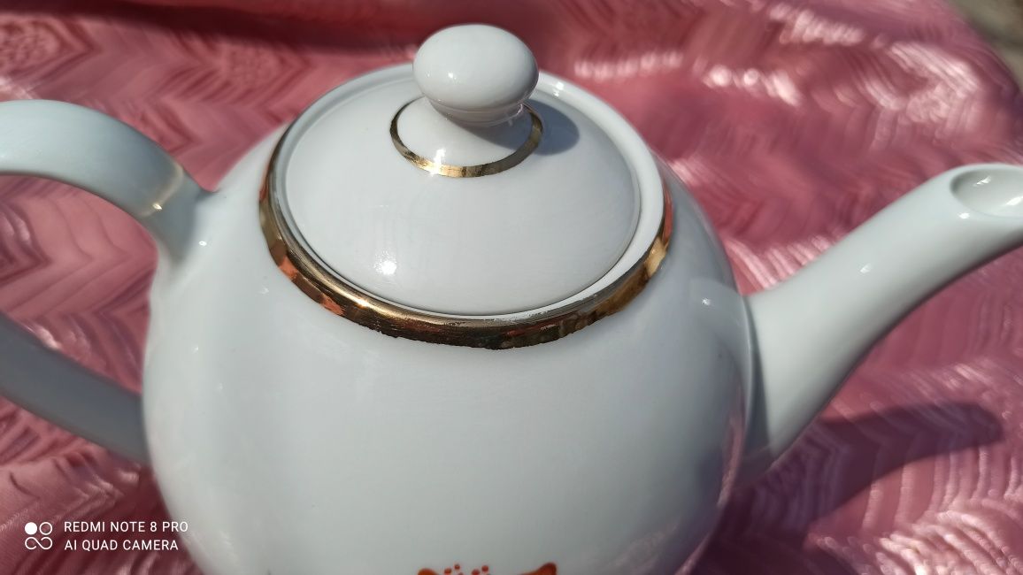 Фарфоровый чайник Рига