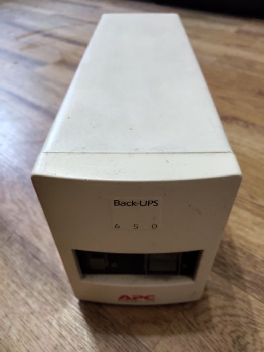 Продам источник бесперебойного питания APC Back-UPS 650 (BK650MI)