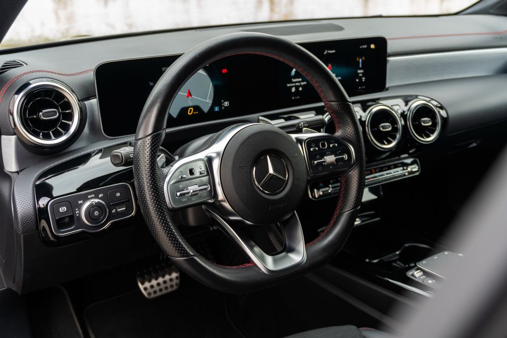 Mercedes-Benz CLA 180 Shooting Brake 7G-DCT AMG Line (financiamento)