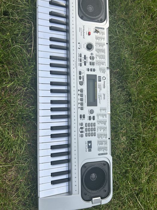 Organy, stan prawie jak nowy super spraedza sie dla początkujacych