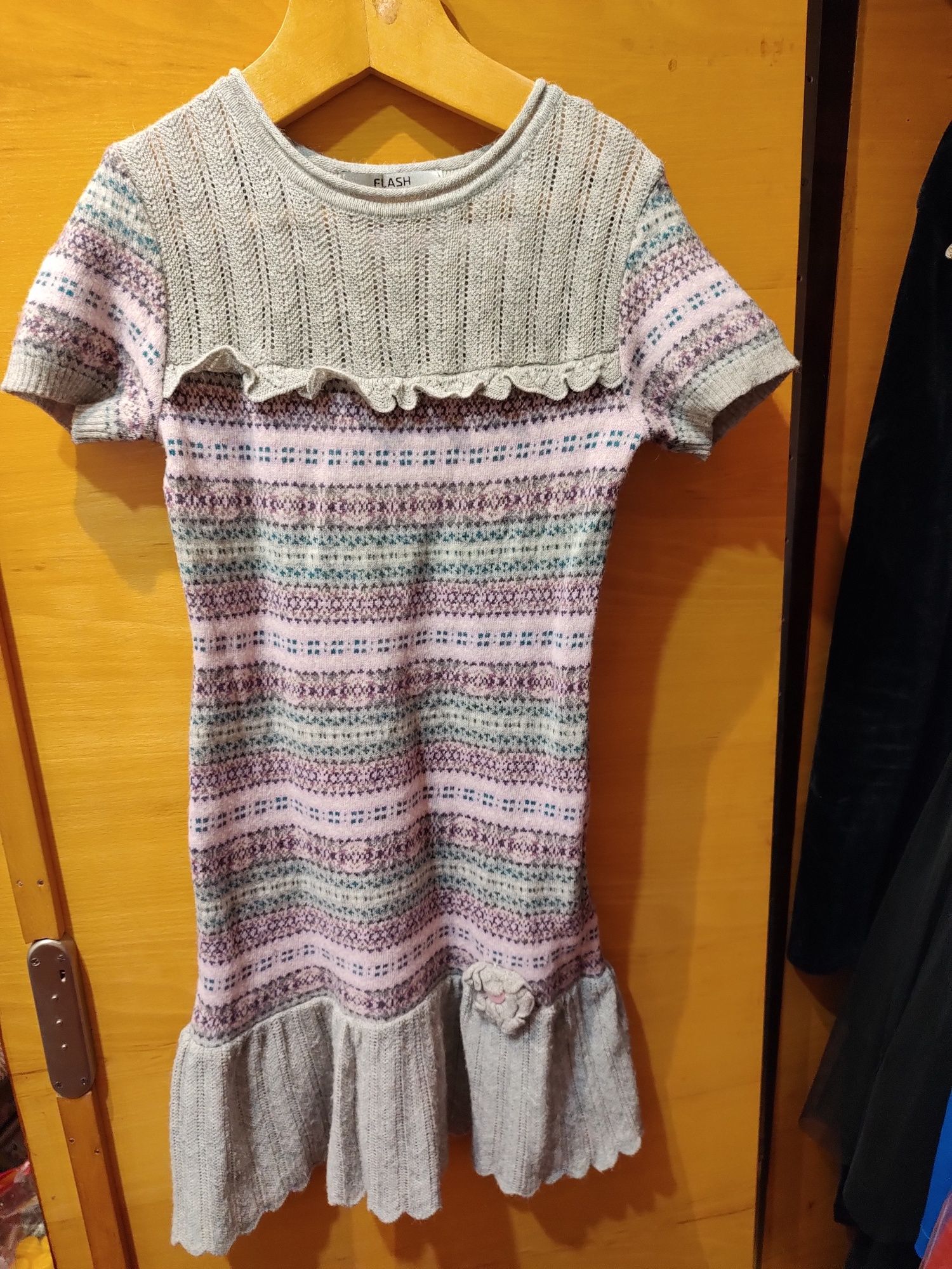Теплое нежное платье для девочки 6-9 лет