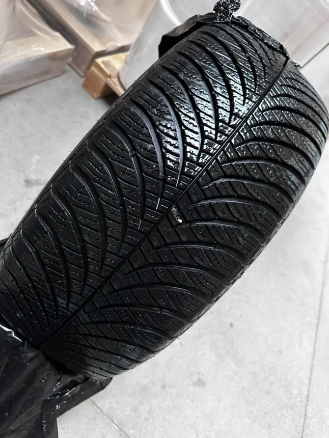 GoodYear 235/45 r18 7 mm