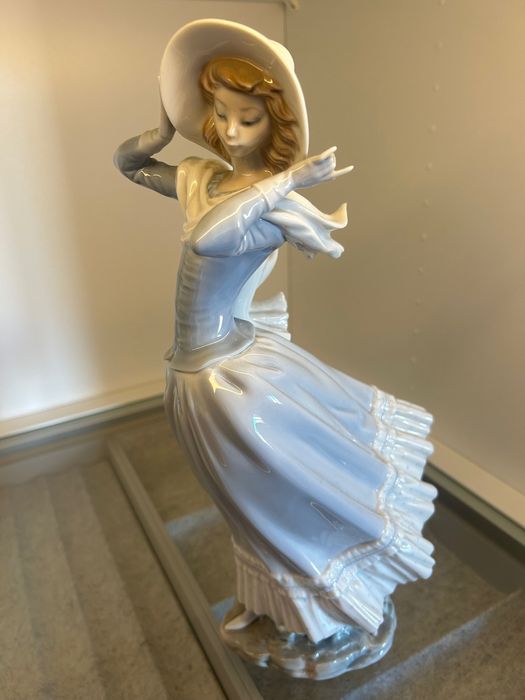 Lladró - Spring Breeze (4936)