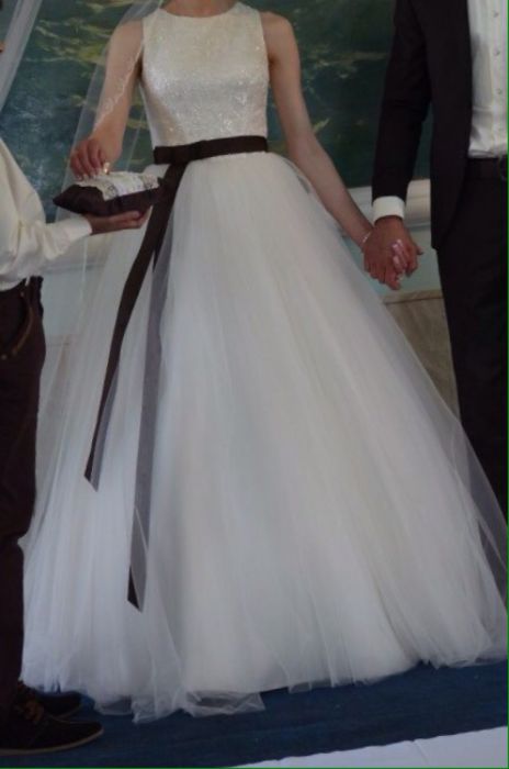 Весільна сукня з фатою
