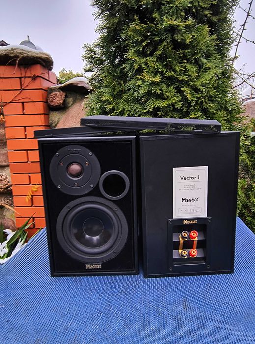 Kolumny monitory głośniki Magnat Vector 1  80 Watt