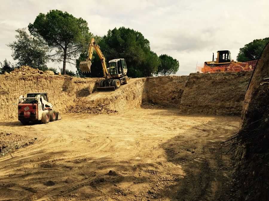 Aterros -  Desaterros -  Remoção Amianto -  Construção Pavilhões -