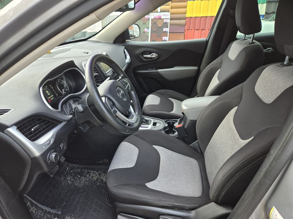 Jeep Cherokee Sport 2.4