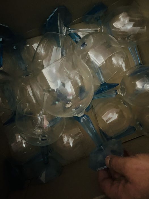 Recheio de loiça e copos