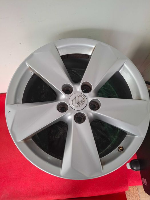 Sprzedam felgi aluminiowe 17 do Lexusa, stan bardzo dobry.