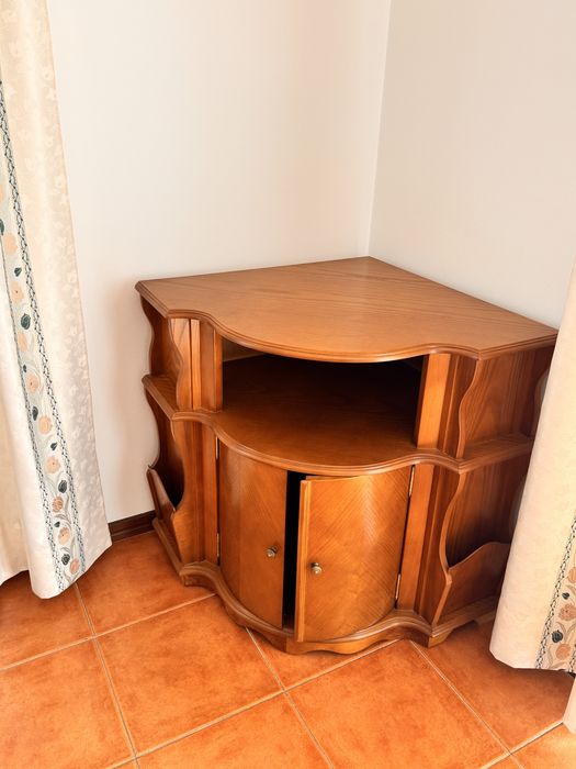 Móvem de canto perfeito para guardar garrafas