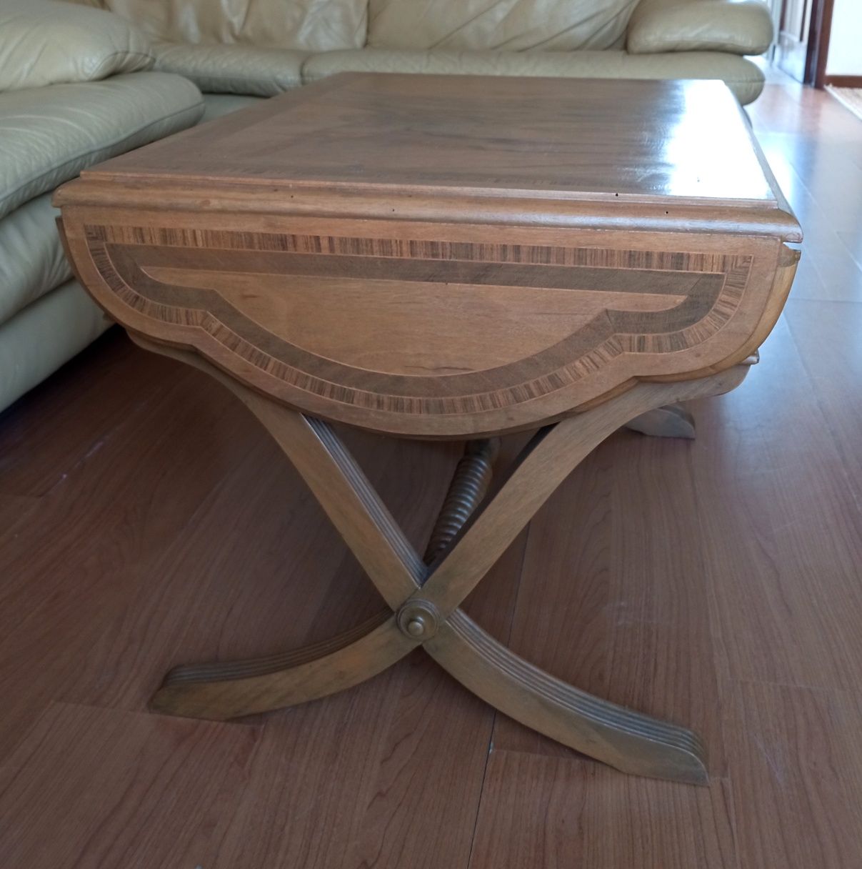 Mesa em madeira .