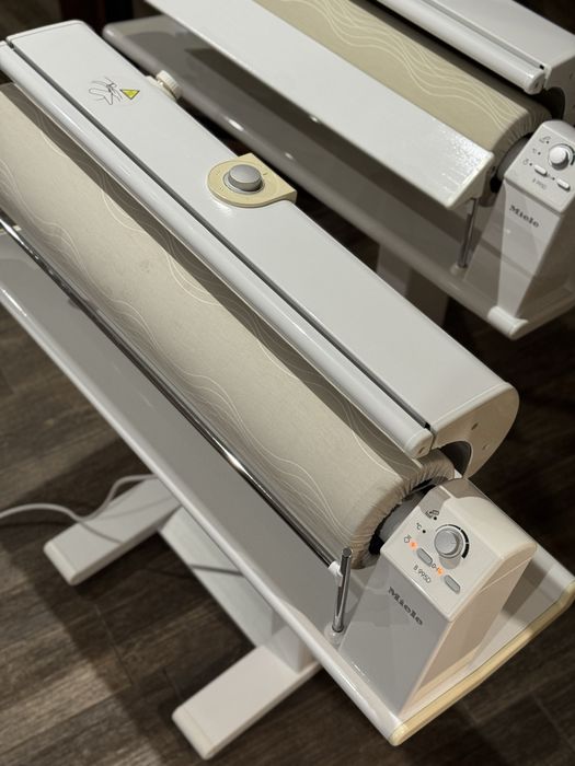 Прасувальний каток Miele B995D — у відмінному стані функція Пари