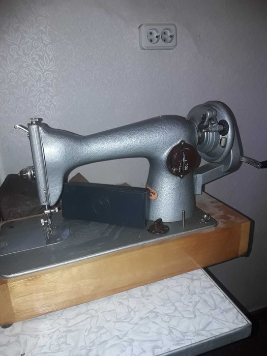 2Швейные машинки Подольск марки100 и марки2М-34