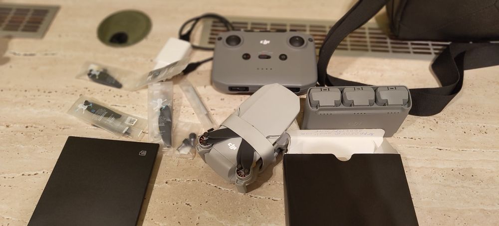 Квадрокоптер DJI Mini 2 SE Fly more combo