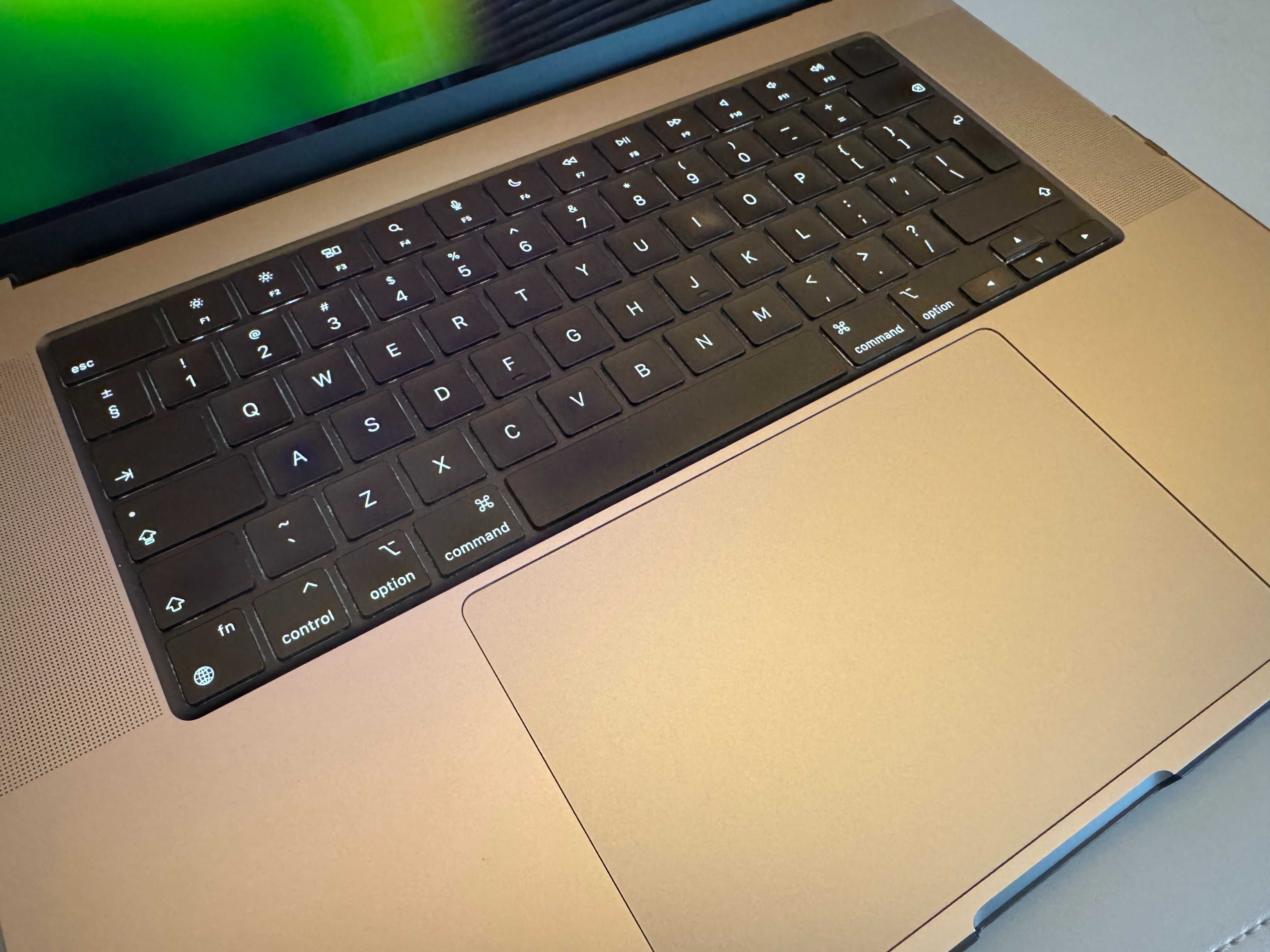 Apple MacBook Pro 16" M2 Pro 12-core CPU