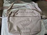 Сумочка adidas Originals Adicolor
колір бежевий IX7508