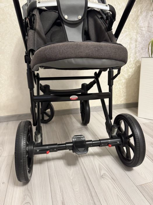 Прогулянкова коляска