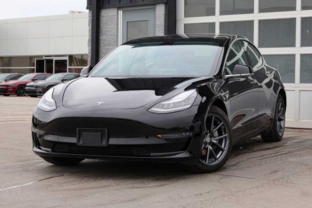 Tesla Model 3 Long Range      2020