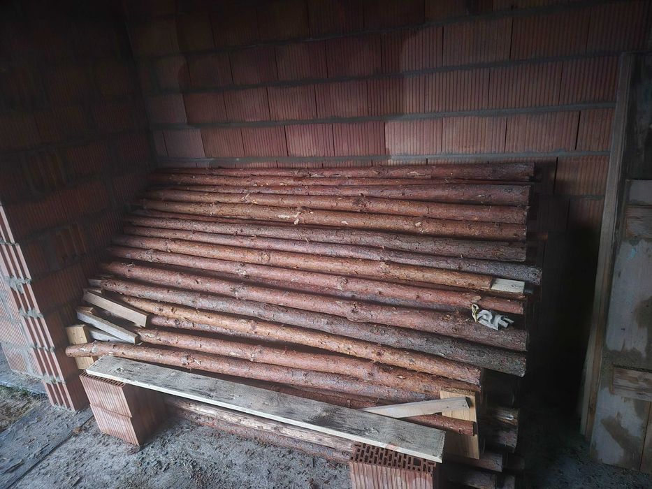 Stemple drewniane zacięte na 285 cm 350 sztuk