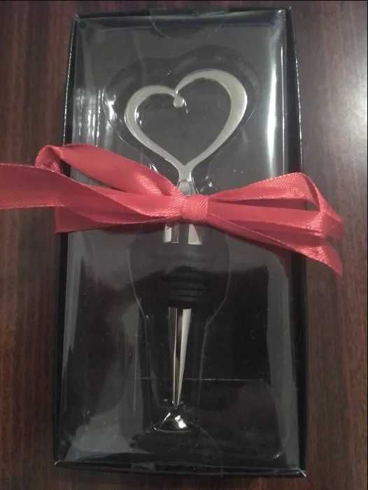 Пробка для вина з гарним камнем і серцем