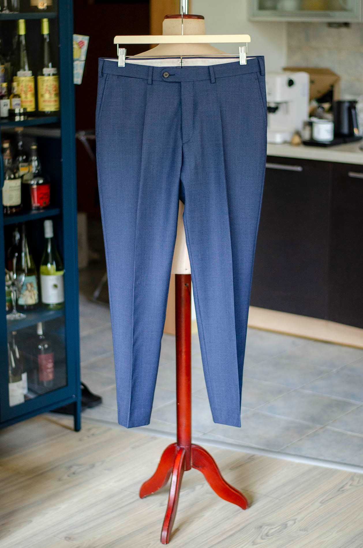 Spodnie Suitsupply Brescia, r25/50s/50, 100% wełna niebieskie