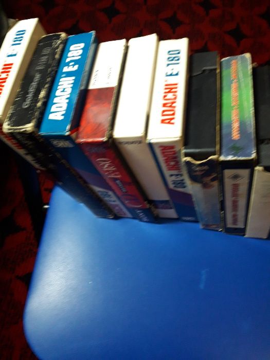 Продам видеокассеты, диски к компьютеру