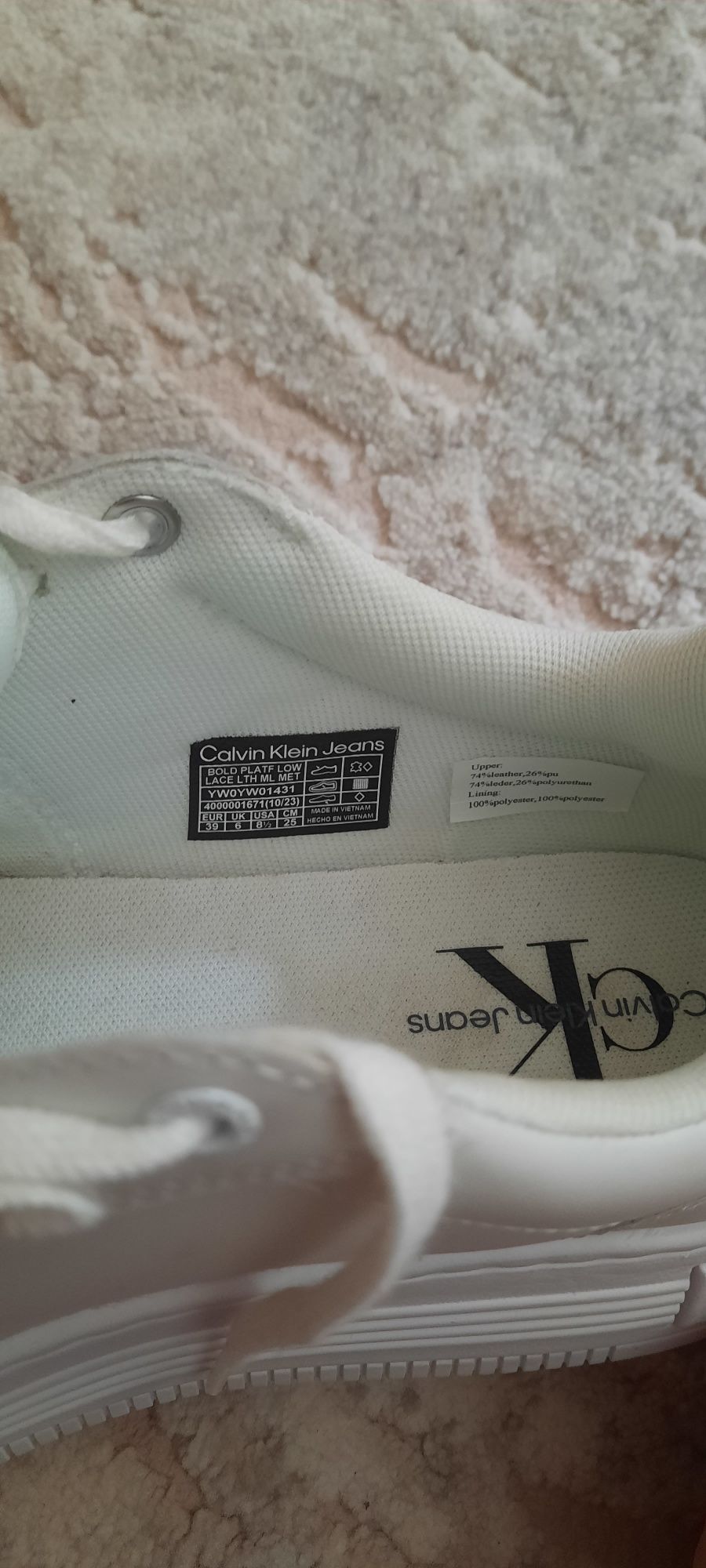 Продам жіночий снікерси Calvin Klein