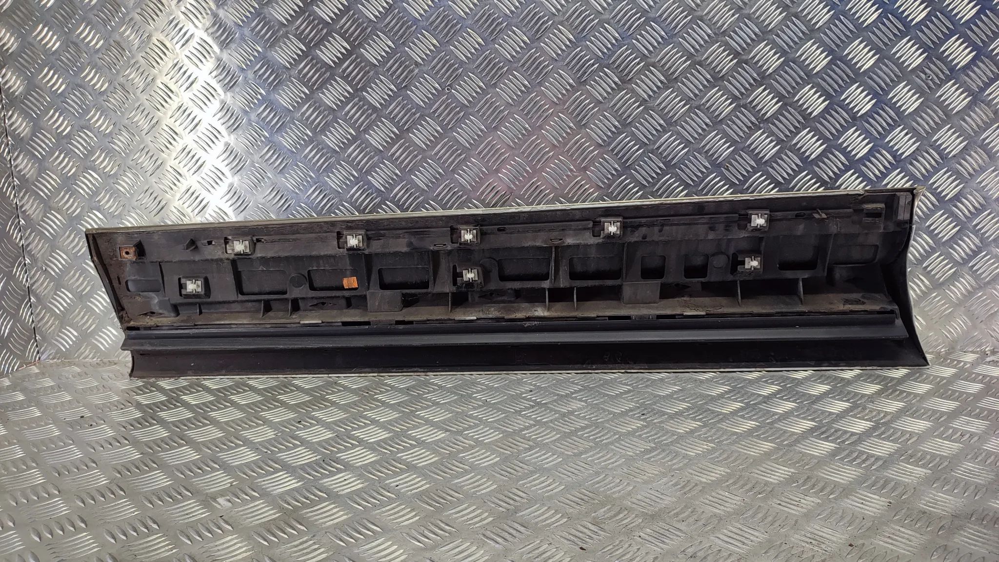 VW TOUAREG 7P 10-18R LISTWA OZDOBNA DRZWI R-LINE LC9A PRZOD TYL PRAWA 7P6854940 7P6854960 LEWA 7P6854939 7P6854950