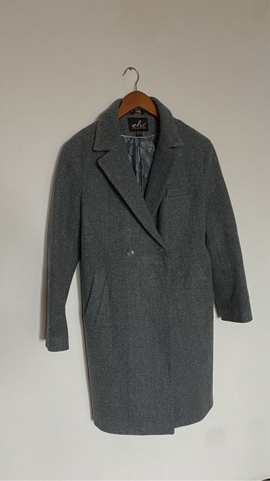 Сіре демісезонне пальто