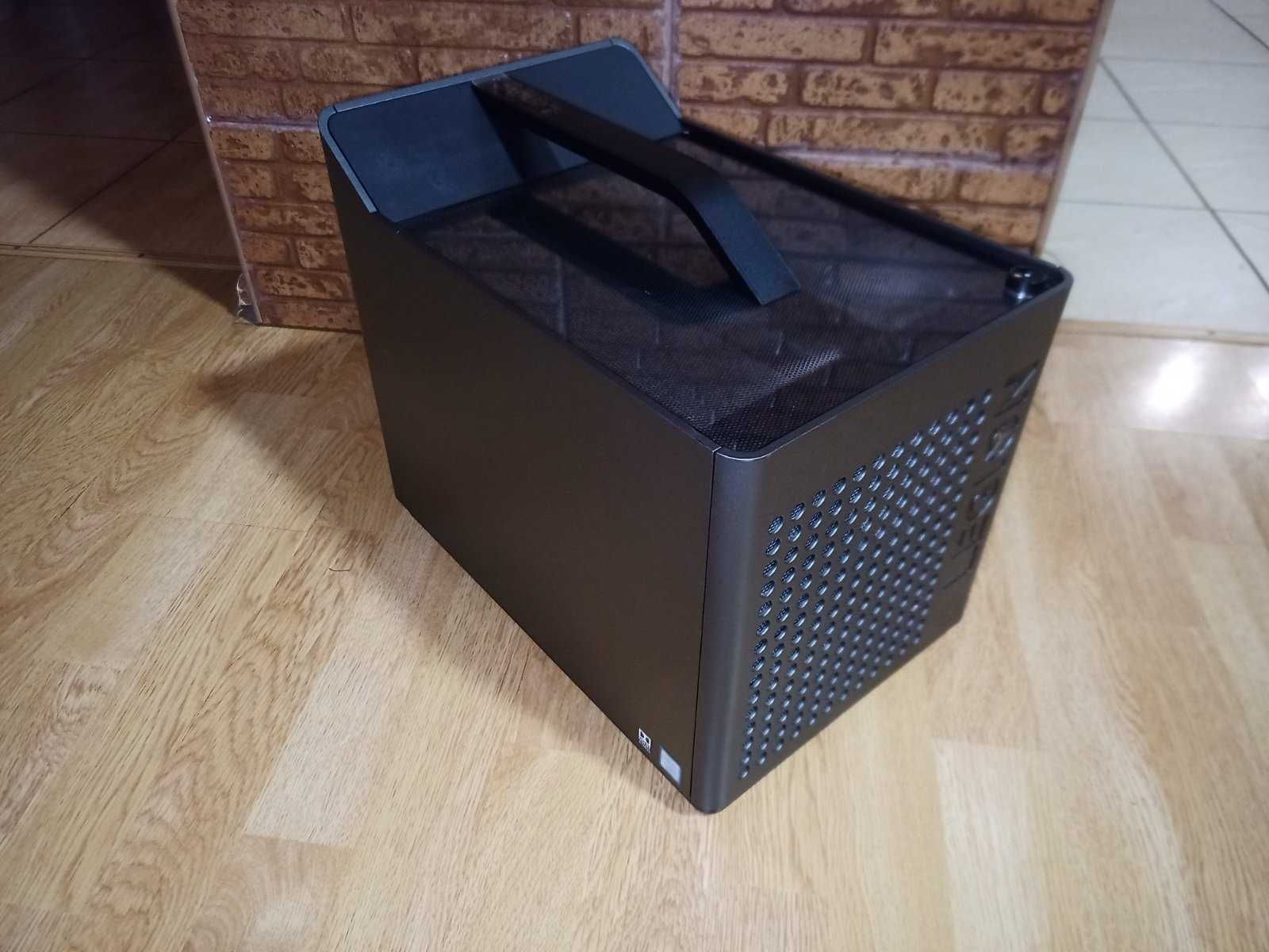 Мощный игровой компьютер Lenovo LEGION Cube