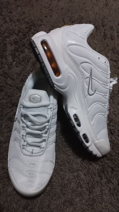 3 pares de Ténis Nike Novos