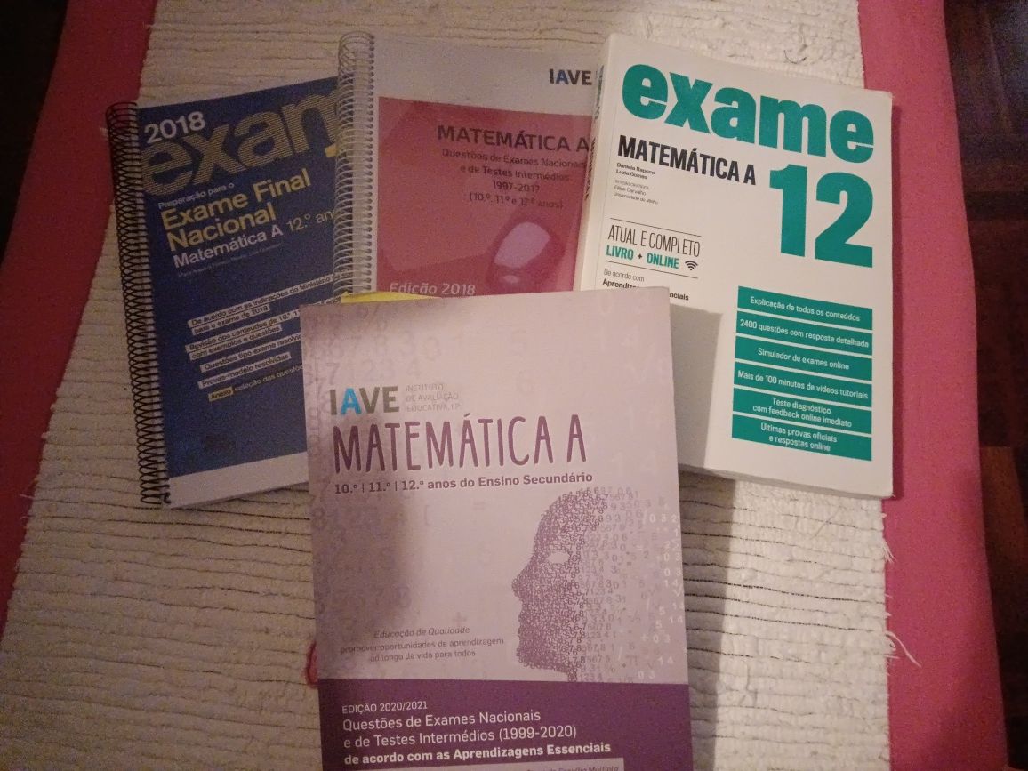 Livro de preparação para exame de Matemática 12° ano.