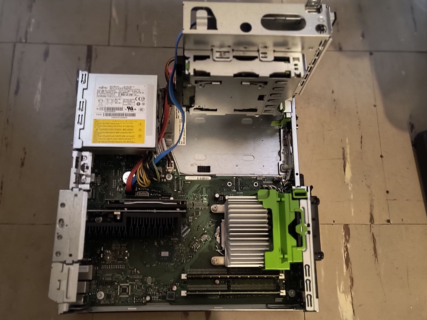 Fujitsu Esprimo D556 SFF | GeForce GT 1030 4GB | 256 GB NVMe | 1 TB HD