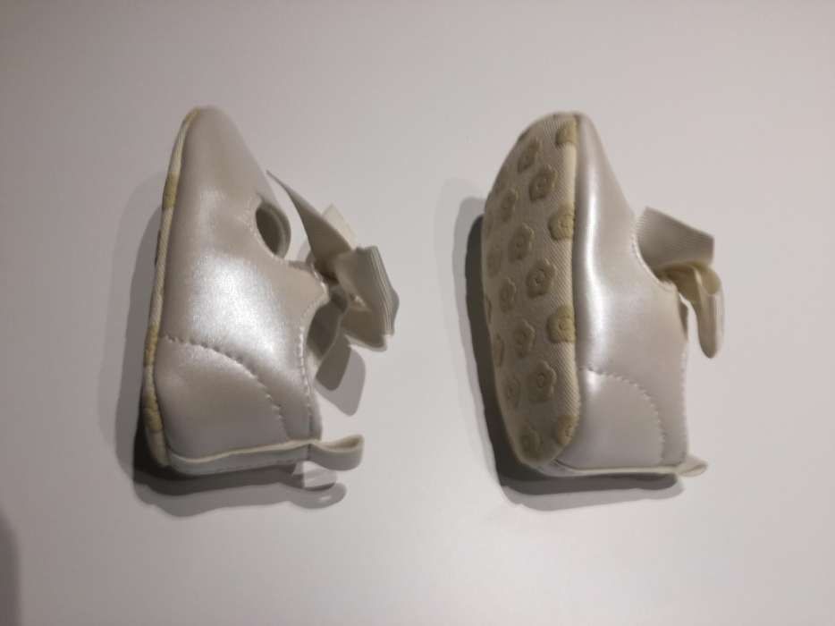 NOVOS Sapatinhos de criança perola