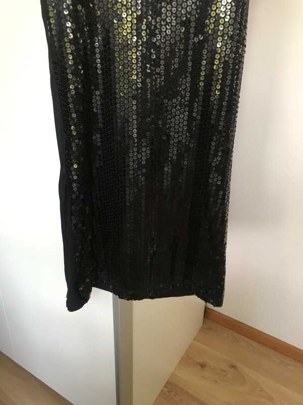 Czarna cekinowa sukienka sylwester