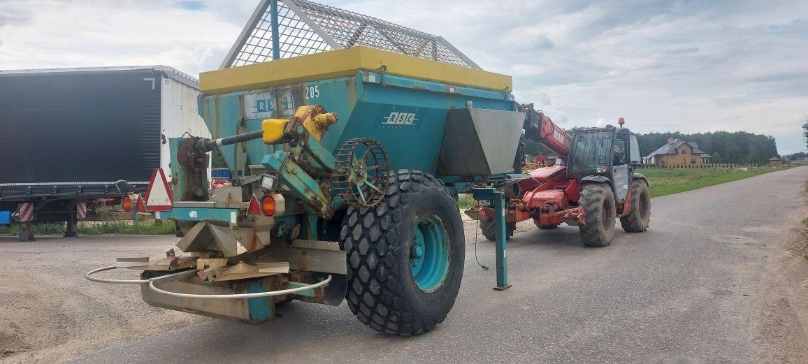 Rozsiewacz nawozu wapna solarka piaskarka 10 ton