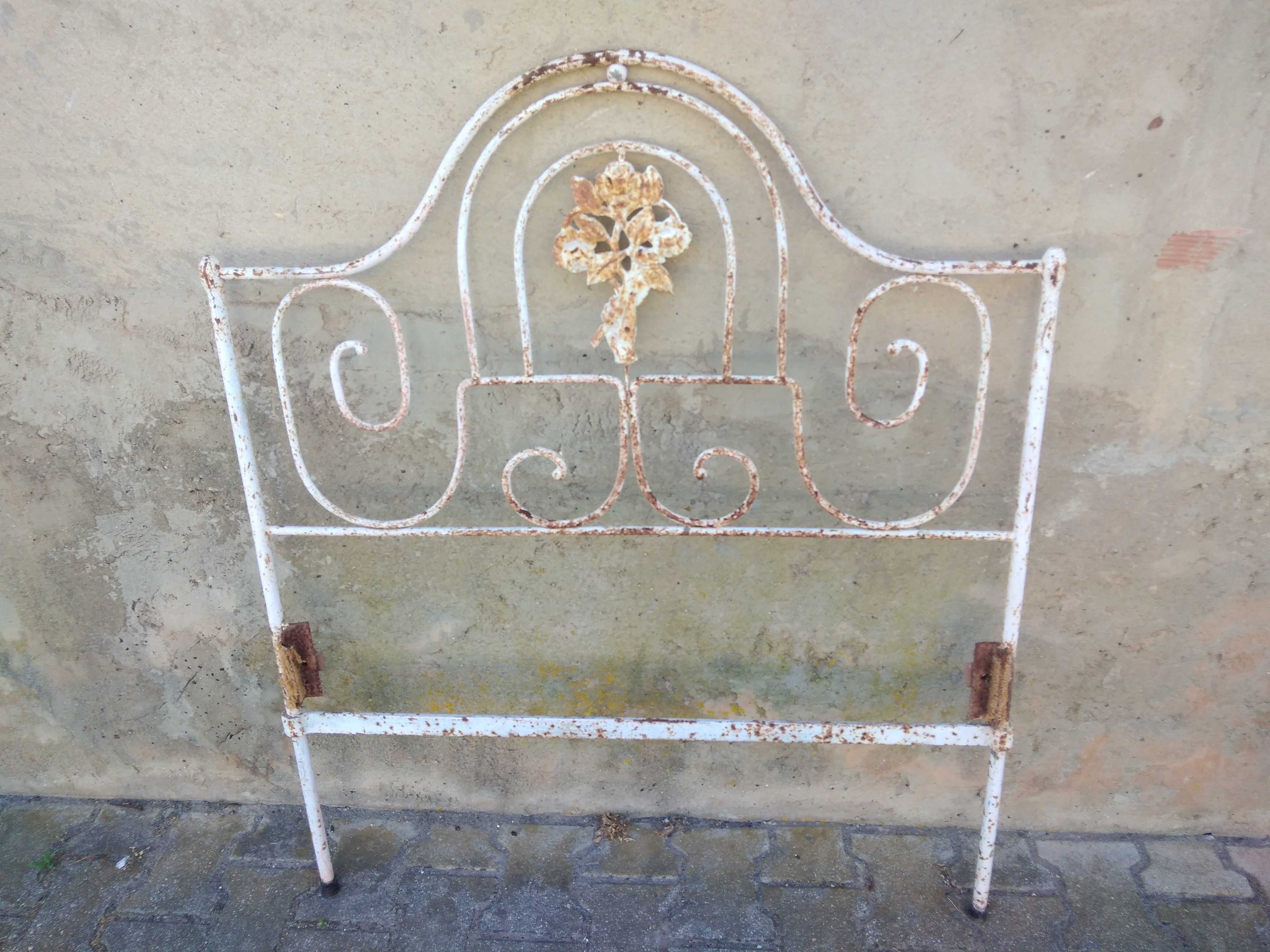 Cabeceira de cama de ferro antiga