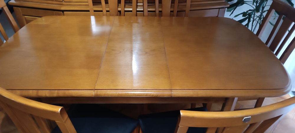 Mobília de sala madeira maciça carvalho e seis cadeiras forradas.