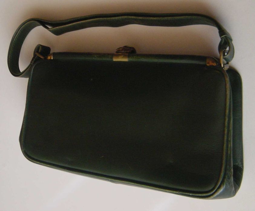 Moda Retro Anos 30/40: Carteira senhora, clássica, em pele cor verde
