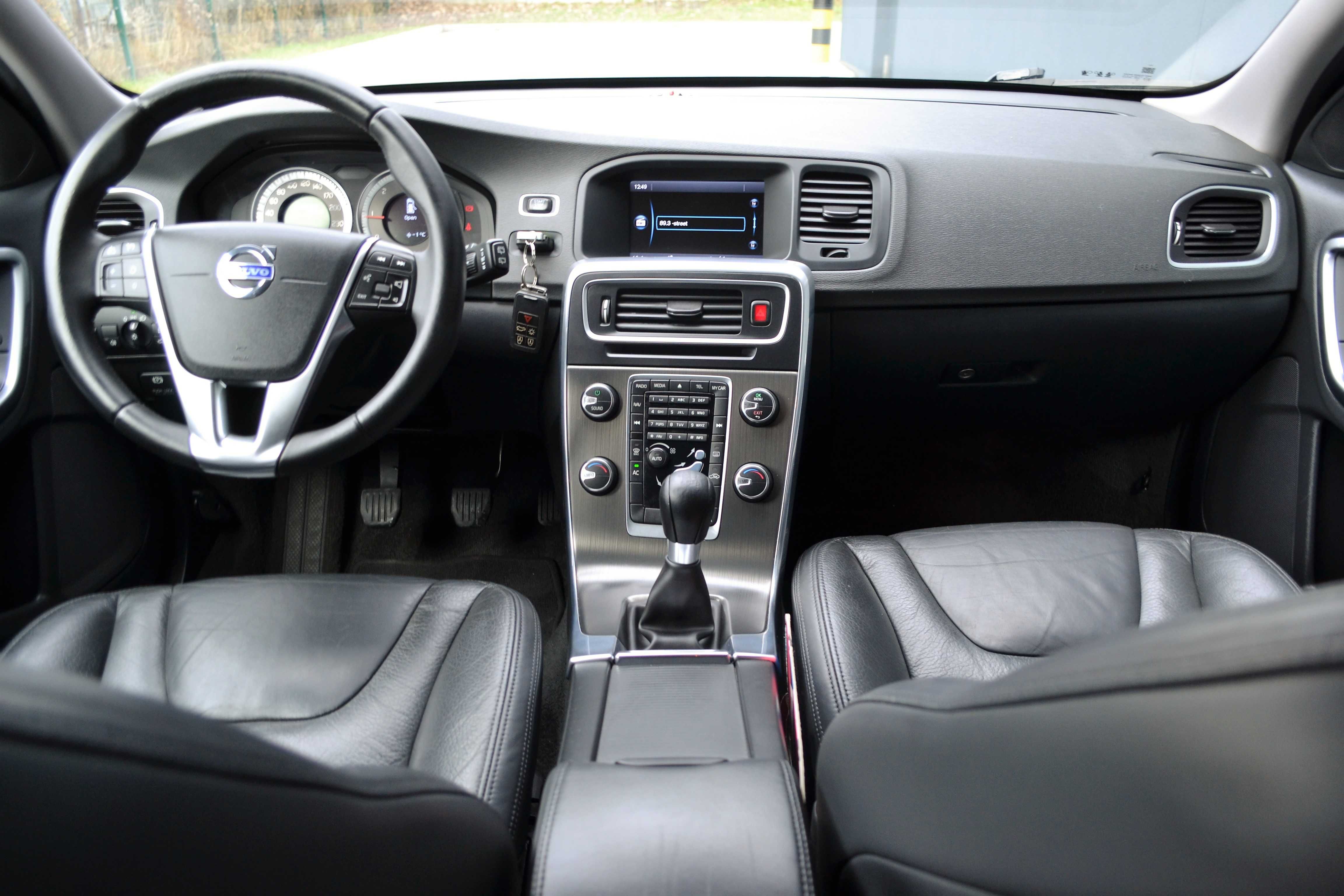 Volvo V60 1.6d 115KM**Skóra**Navi**Tempomat**Bluetooth**AUX/USB